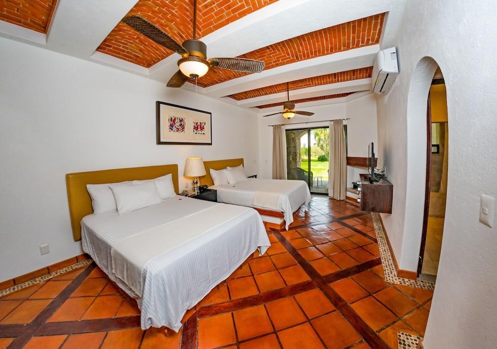 Hotel Villa Mexicana Golf & Equestrian Resort Эль-Пуэблито Экстерьер фото